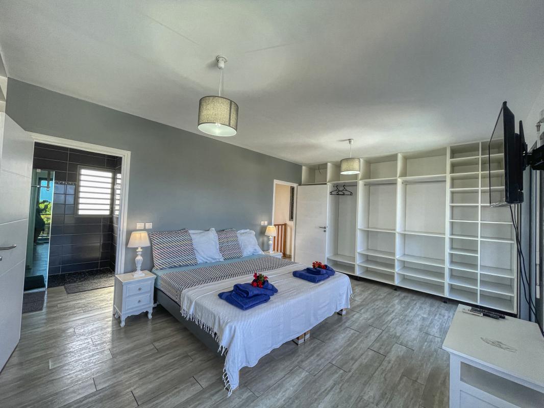 21 Location villa Andrea 3 chambres 6 personnes vue mer et piscine à sainte anne en guadeloupe - suite parentale 2